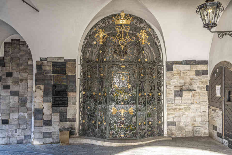 Croacia - Zagreb 20 - Puerta de Piedra.jpg